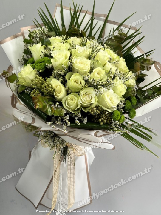 Beyaz İthal Gül Buketi