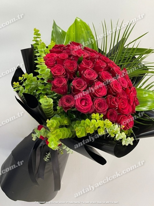 41 Kırmızı Gül Buketi İsteme Çiçeği