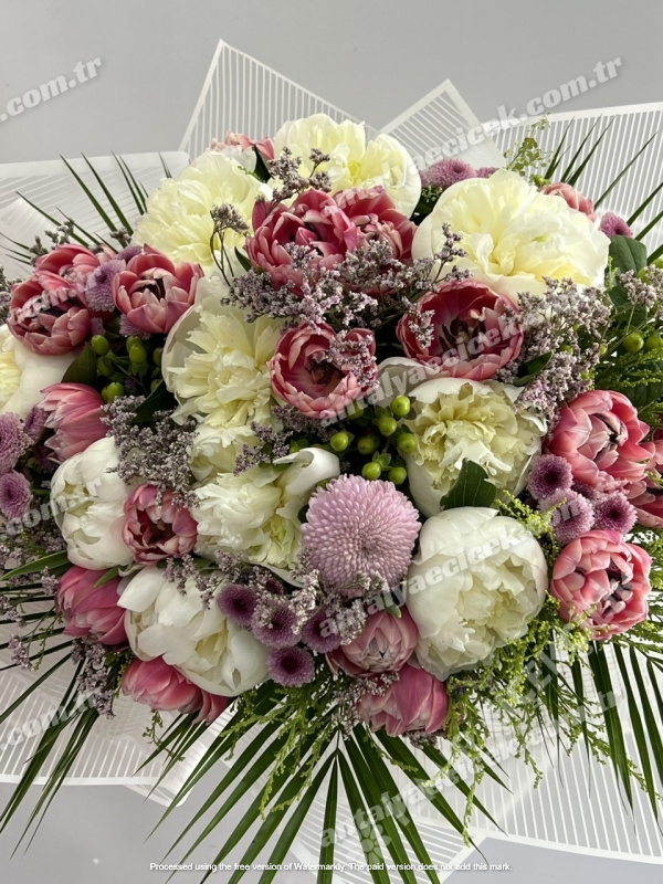 Lüks Beyaz Şakayık & Lale Buketi