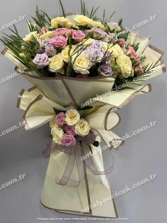 Renkli Çardak Gül Buketi