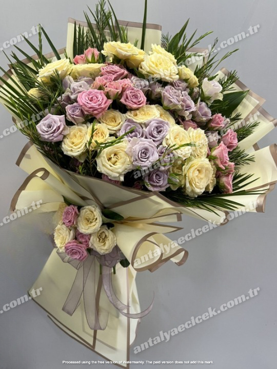 Renkli Çardak Gül Buketi