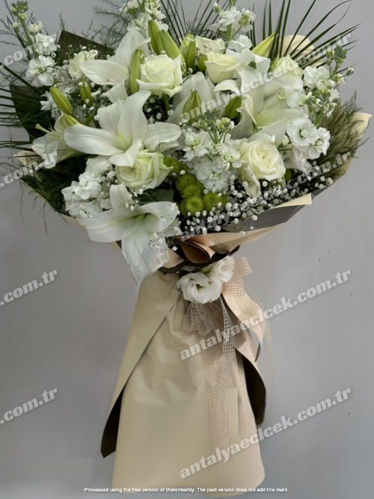 Gösterişli Beyaz Çiçek Buketi