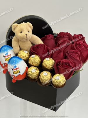 Kalp Kutuda Kırmızı Gül & Çikolata & Teddy