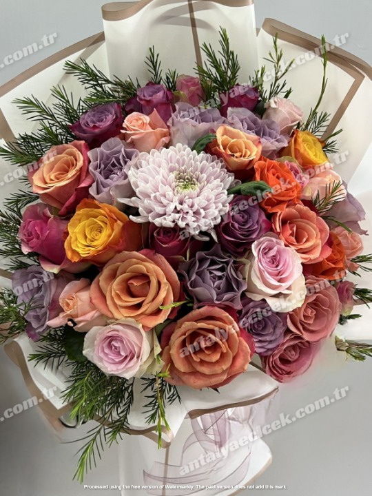 Deluxe Karışık Gül Buketi