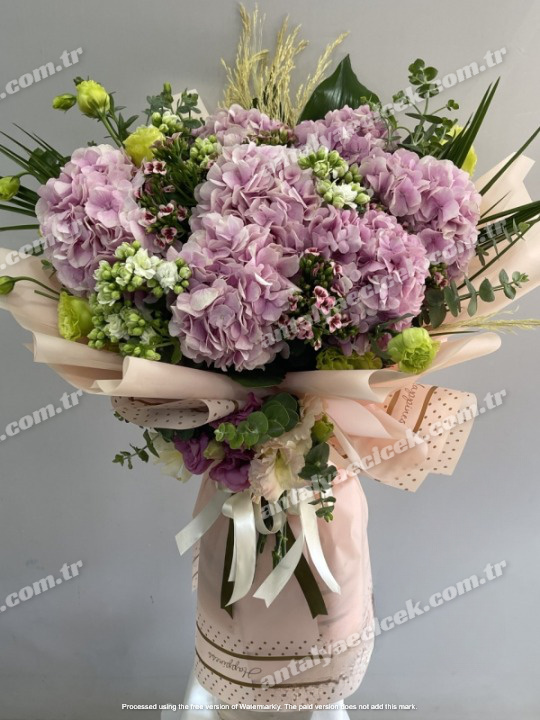 Pembe Ortanca Buketi
