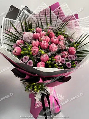 Pembe Lale Buketi