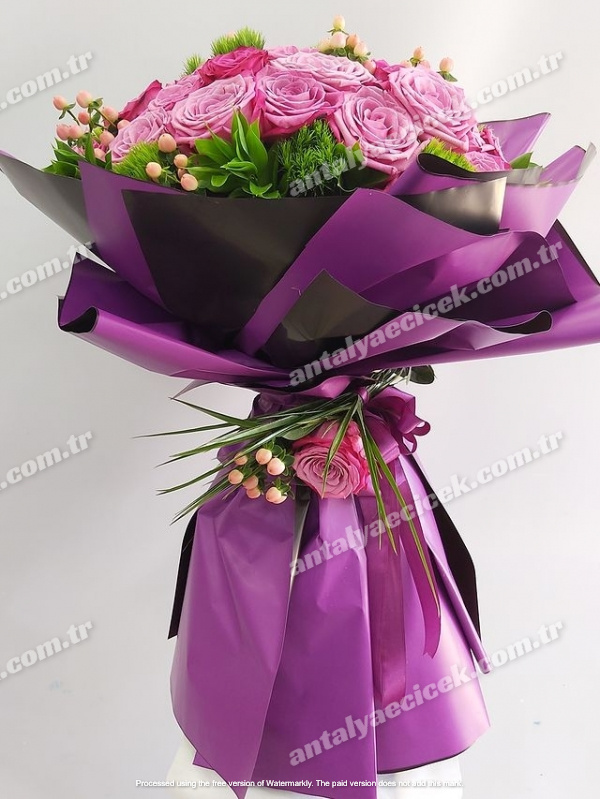 41 İthal Pembe Gül Buketi